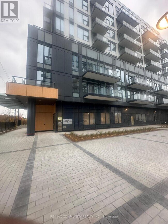 7439 Kingston Rd in Toronto, ON - Building Photo - Building Photo