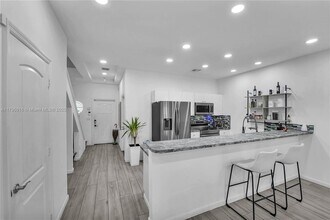 2307 Washington St in Hollywood, FL - Building Photo - Building Photo