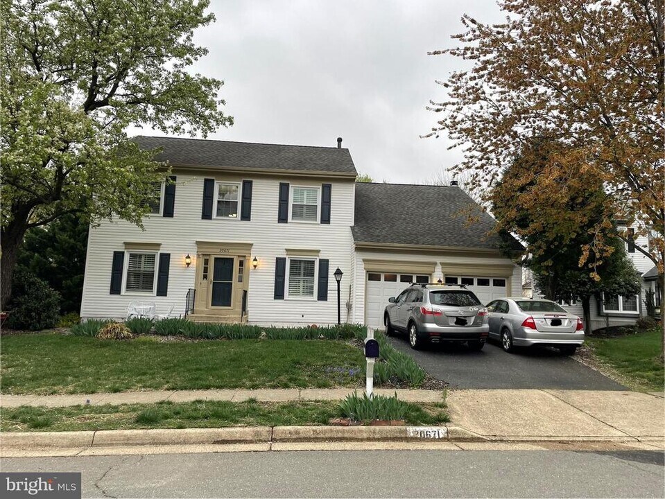 20671 Stillpond Ct in Ashburn, VA - Building Photo