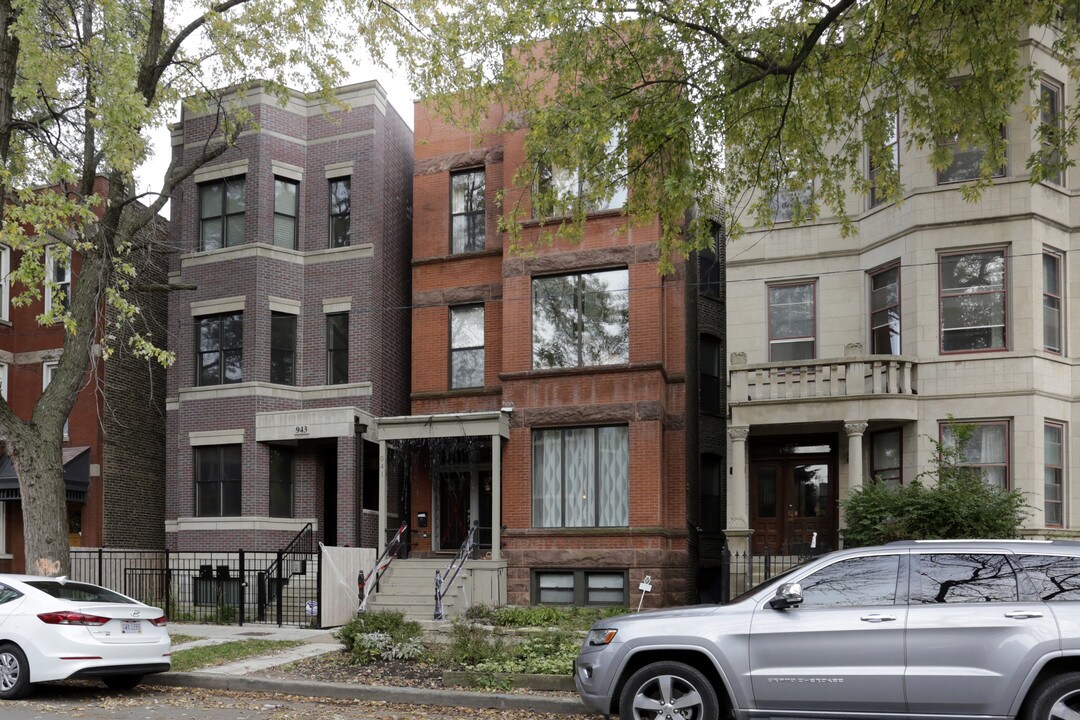 941 N Hoyne Ave in Chicago, IL - Foto de edificio