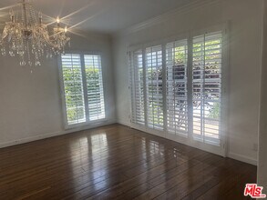 320 S McCarty Dr in Beverly Hills, CA - Building Photo - Building Photo