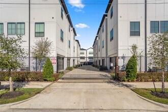 2806 Grand Fountains Dr in Houston, TX - Building Photo - Building Photo