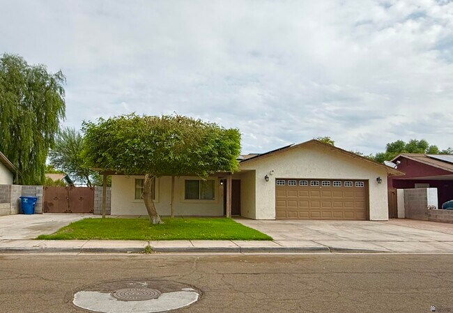 4590 W 19th Pl in Yuma, AZ - Building Photo - Building Photo