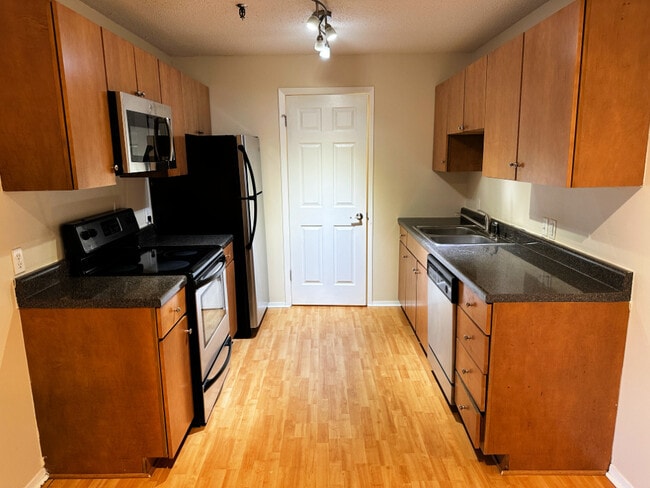 1350 Brook St in St. Charles, IL - Building Photo - Building Photo