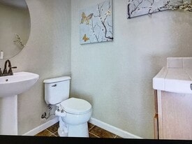 1012 Beymer Loop in Yuba City, CA - Building Photo