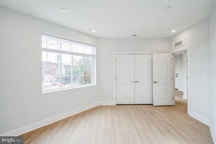 646 N 32nd St in Philadelphia, PA - Building Photo