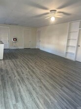 104 W Michigan St in Lagrange, IN - Foto de edificio - Building Photo