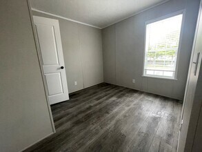 38 Sheppard St in Flushing, MI - Building Photo - Building Photo