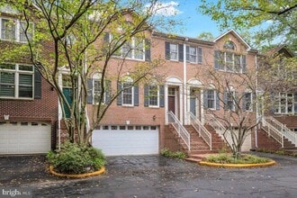 2904 Oakton Crest Pl in Vienna, VA - Building Photo - Building Photo