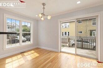 58 Holton St in Boston, MA - Foto de edificio - Building Photo