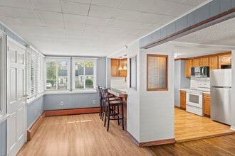 518 Quaker Ln S in West Hartford, CT - Building Photo - Building Photo