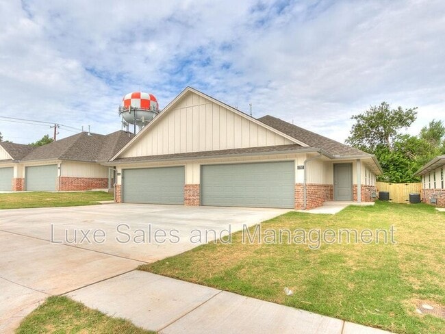 3703 N Divis Ave in Bethany, OK - Building Photo - Building Photo