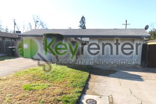 5634 Clark Ave in Carmichael, CA - Building Photo