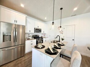 6686 W Leander Dr in South Jordan, UT - Building Photo - Building Photo