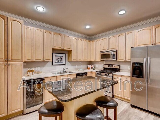 2412 Harriet Ave in Minneapolis, MN - Building Photo - Building Photo