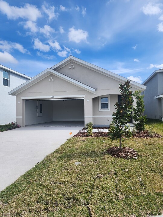 4680 Sand Dollar Wy in Zephyrhills, FL - Building Photo