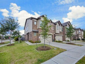 3334 Rainflower Springs Ln in Rosenberg, TX - Building Photo - Building Photo