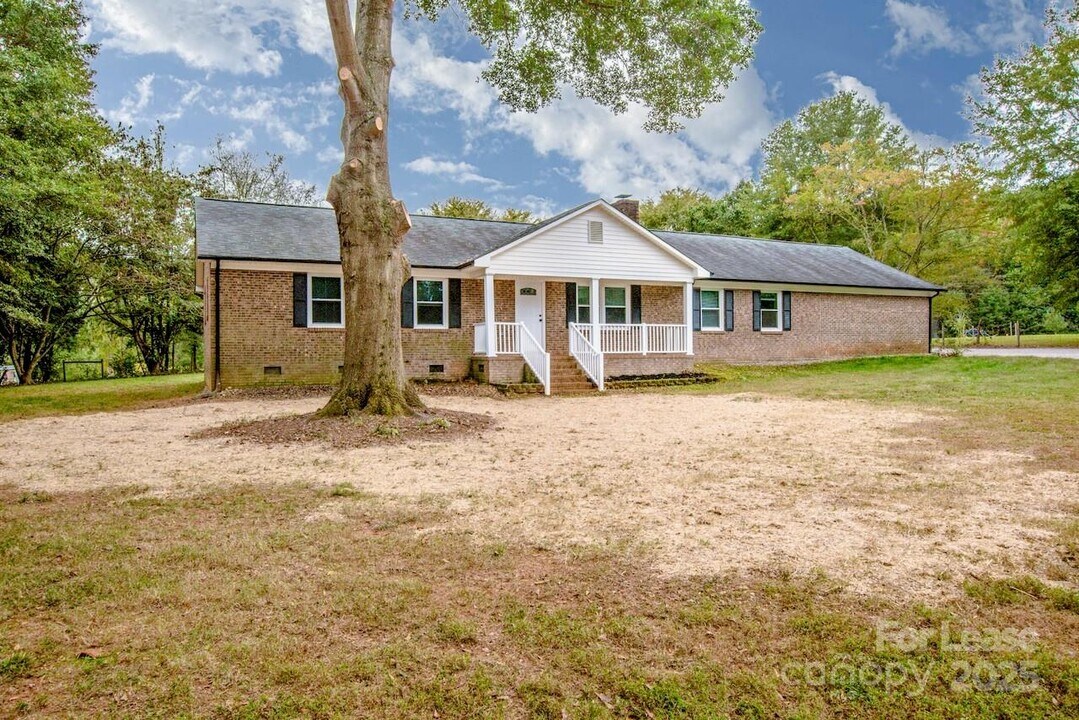 7680 Sifford Rd in Stanley, NC - Building Photo