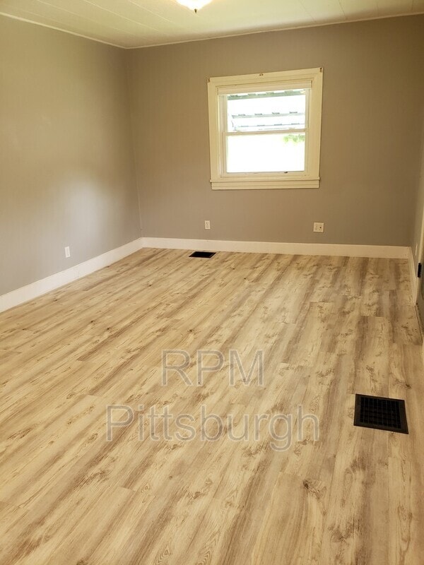 1529 Lime Hollow Rd in Pittsburgh, PA - Building Photo - Building Photo