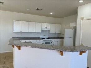 751 Cam La Paz in Henderson, NV - Building Photo - Building Photo