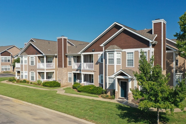 Hamptons at Woodland Pointe