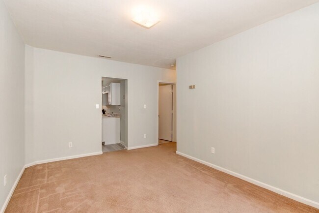 1443 W 40th St-Unit -1443 W 40th Street #B in Norfolk, VA - Building Photo - Building Photo