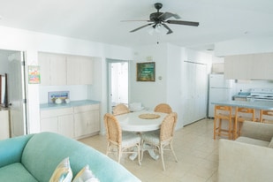 1986 Massachusetts Ave in Englewood, FL - Building Photo