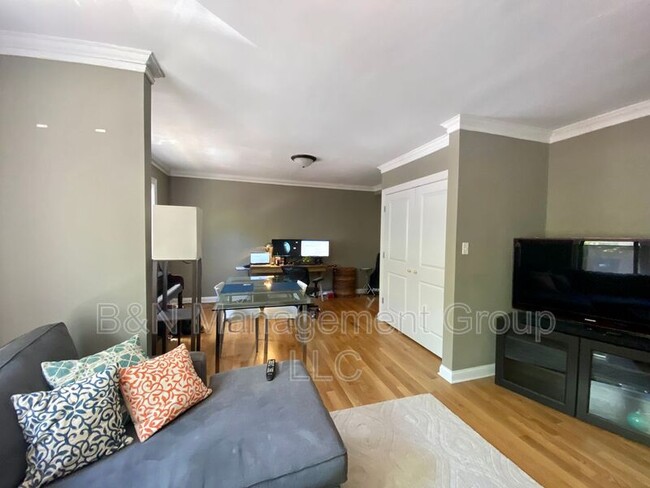 918 W Oakdale Ave-Unit -1S in Chicago, IL - Building Photo - Building Photo