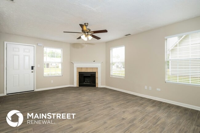 5485 Denny Dr in Atlanta, GA - Foto de edificio - Building Photo