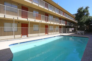 Towers on 19th in Phoenix, AZ - Building Photo