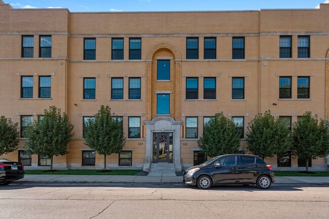 325 E 44th St in Chicago, IL - Foto de edificio - Building Photo