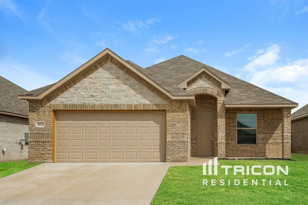 10365 Ft Ewell Trl in Crowley, TX - Building Photo