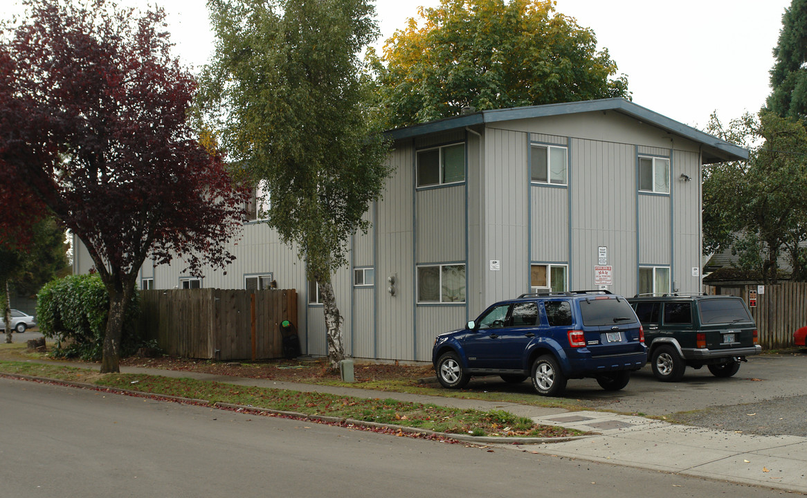 1103 2nd St NW in Salem, OR - Building Photo