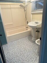 311 E Bay Ave, Unit 3 in Newport Beach, CA - Foto de edificio - Building Photo