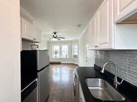 655 W Roscoe St, Unit A07W in Chicago, IL - Building Photo