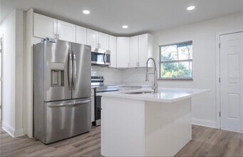 245 Amador Cir in Orlando, FL - Building Photo - Building Photo