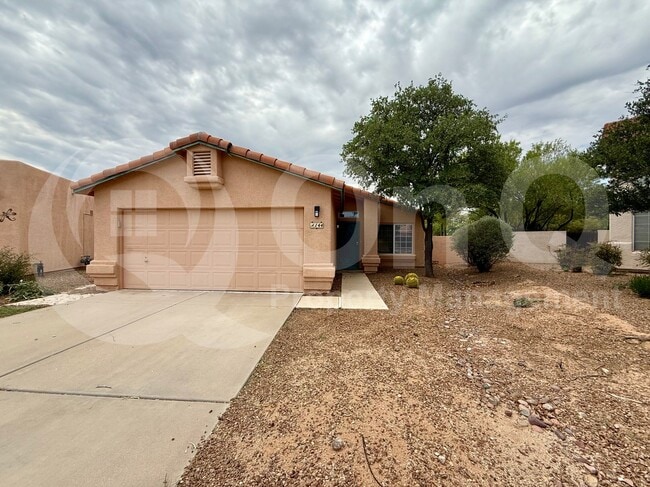 property at 144 E Mesquite Crest Pl