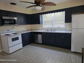2301 Janlyn Rd in Jeffersontown, KY - Building Photo - Building Photo