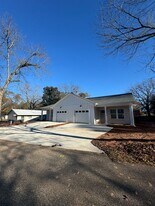 208 Court Cir in Opelika, AL - Building Photo