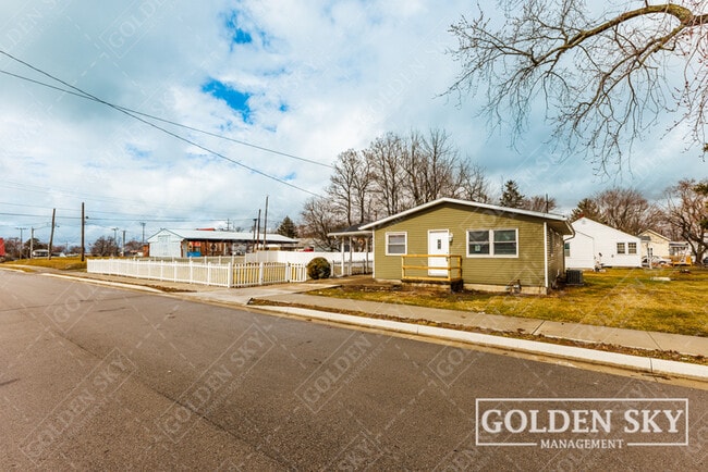 9912 Washington St in Selma, IN - Building Photo - Building Photo