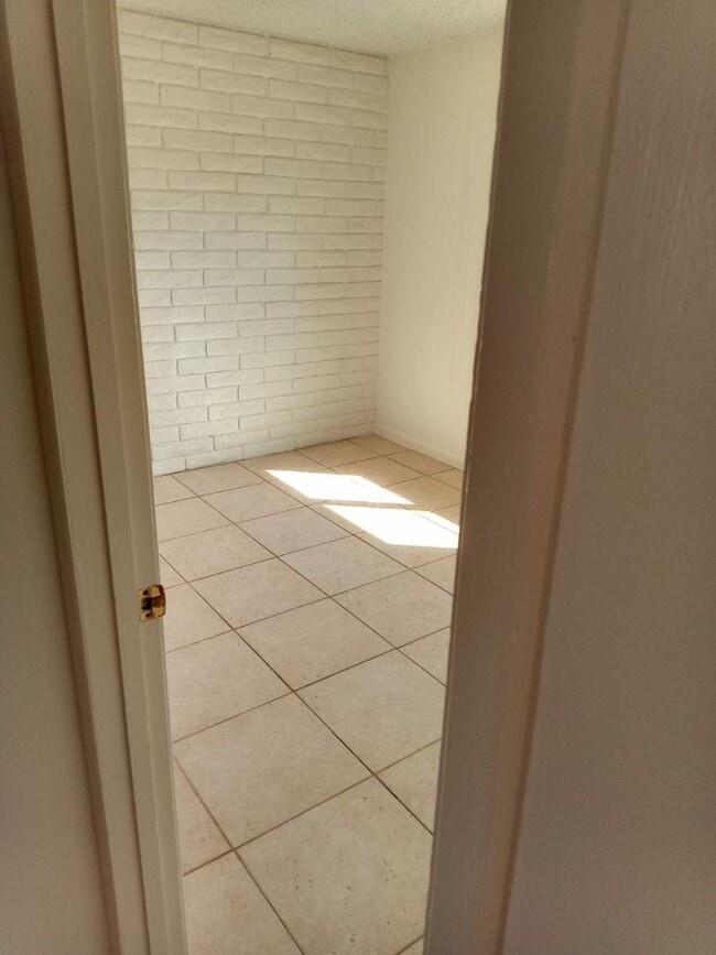 property at 4140 E Cliffside Trail