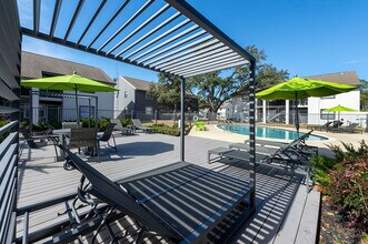 The Grove at Southwood in College Station, TX - Foto de edificio - Building Photo