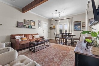 519 E Ashby Pl in San Antonio, TX - Building Photo - Building Photo