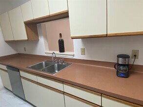 2856 Holly Hall St in Houston, TX - Building Photo - Building Photo