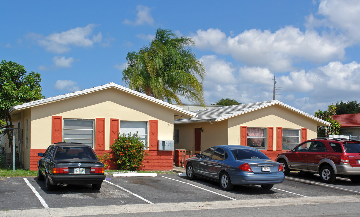 3960 NW 30th Ter in Lauderdale Lakes, FL - Building Photo