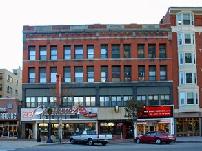 1053-1061 Elm St in Manchester, NH - Foto de edificio - Building Photo