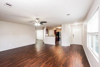 7223 Fox Scene Dr in Humble, TX - Building Photo - Building Photo