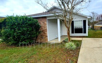 425 Pine Crescent Way in Pensacola, FL - Building Photo