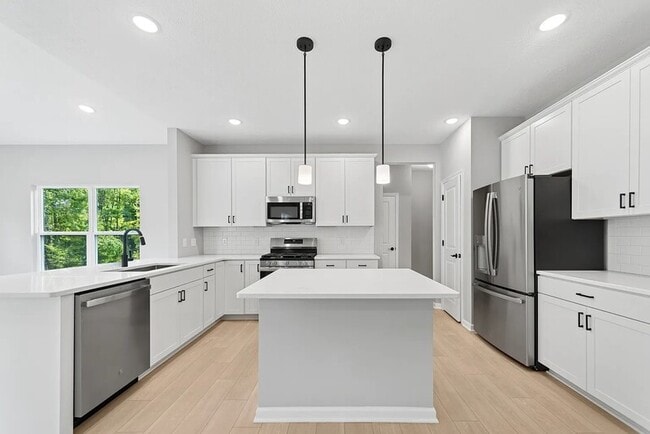 3381 Buckeye Trl in Uniontown, OH - Building Photo - Building Photo