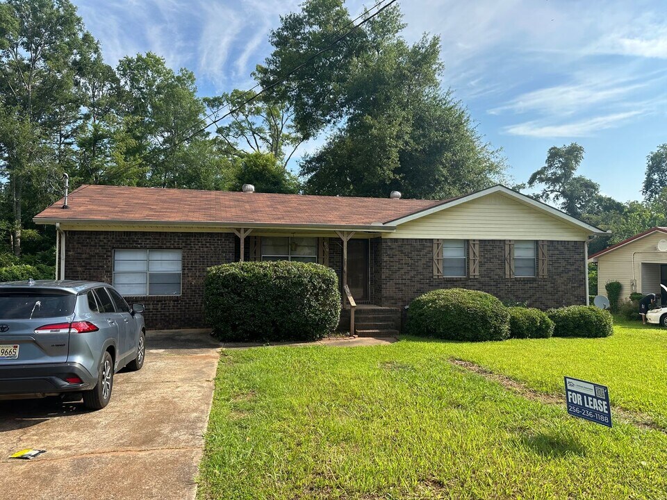 305 Wilson Dr SW in Jacksonville, AL - Building Photo